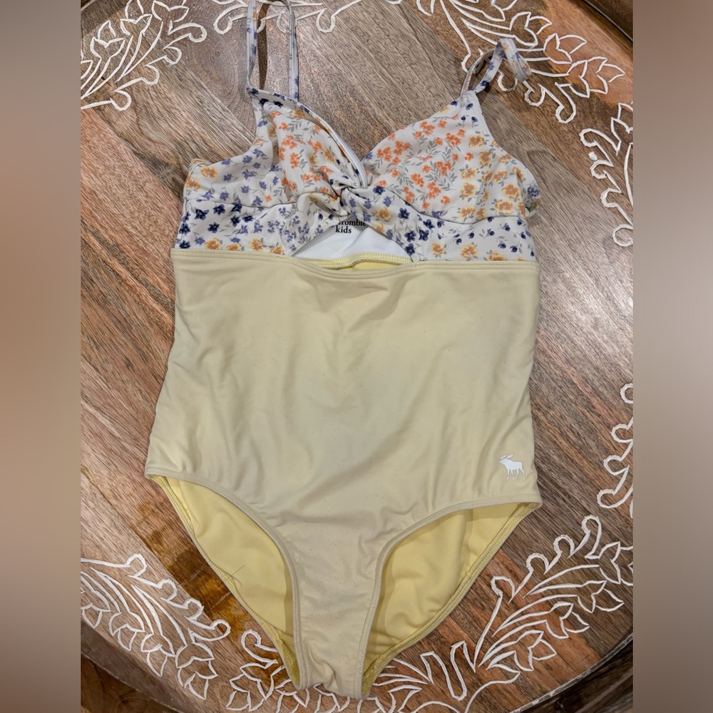 Abercrombie One-Piece bathing suit👙